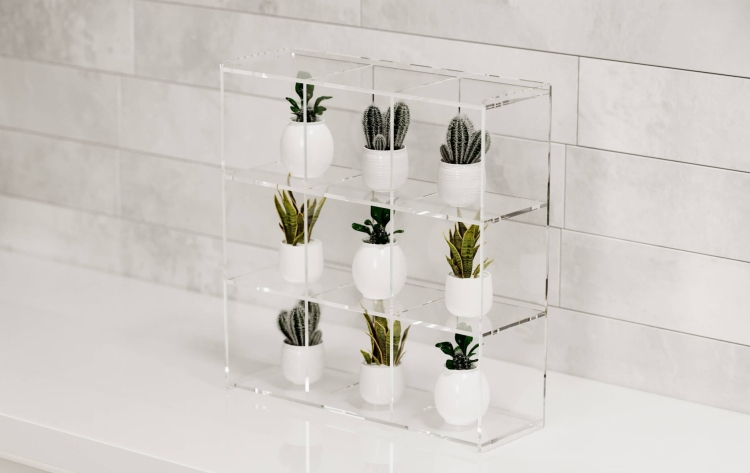 Gablotka witryna stojąca z przezroczystej plexi z 9 półeczkami