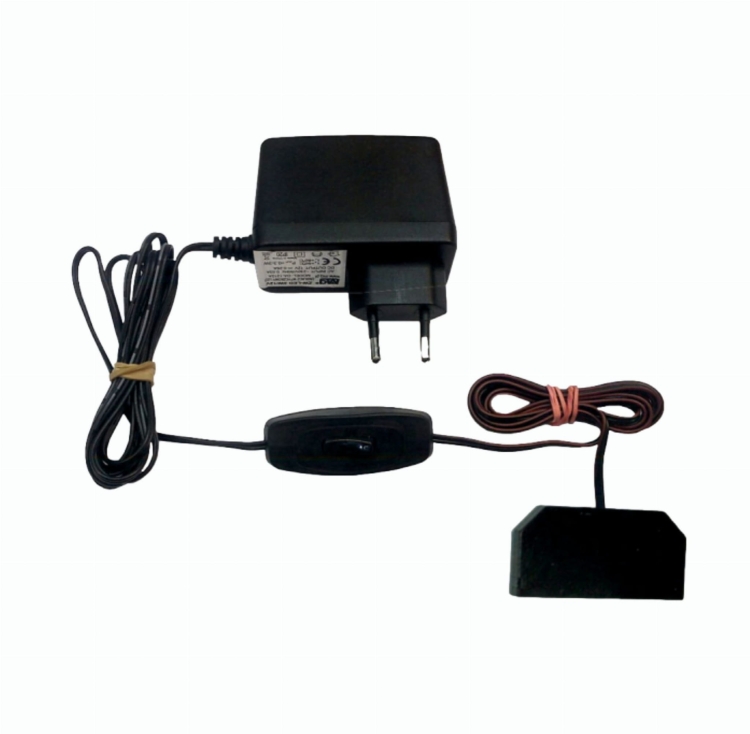 Zasilacz wtyczkowy z rozdzielaczem ZW-12W z wyłącznikiem przelotowym